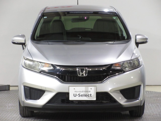 Hondaのデザインアイデンティティーの「ソリッド・ウイング・フェイス」を具現化しました。Hondaの象徴「H」マークを中心にフロントグリルからヘッドライトまでを1つのつながりとしてデザインしました。