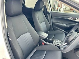 通気性の良いファブリックシート。オールシーズン、快適にドライブを！