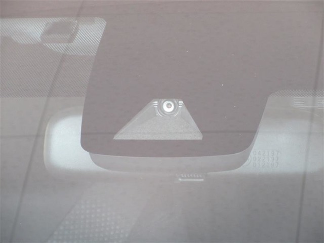 衝突被害軽減ブレーキを搭載したサポカーです。トヨタ専用診断機器で、安全運転支援装置のシステムを綿密に点検してあります。