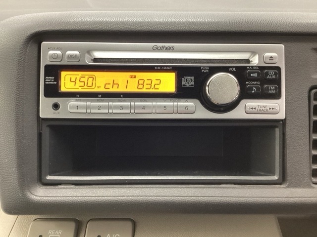 純正CDチューナーを装備しています