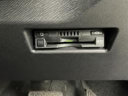 【ETC】有料道路を利用する際に料金所で停止することなく通過できる、ETC車載器（ノンストップ自動料金収受システム機器）が装備されています。セットアップを行うことで利用可能になります。