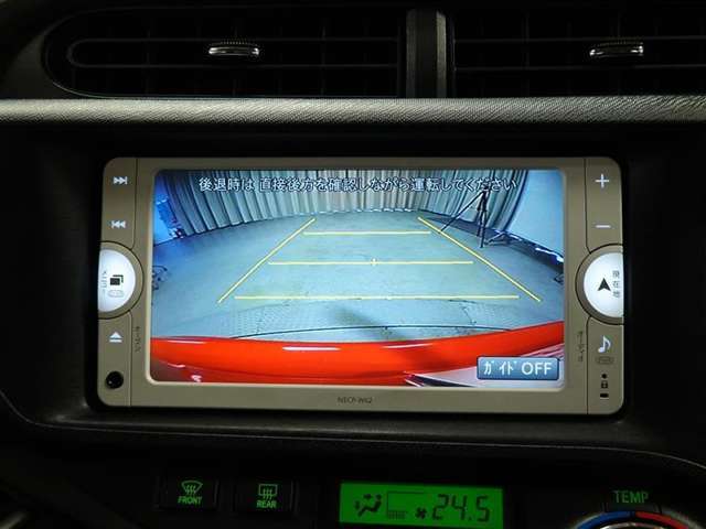 バックガイドモニターで、後方を確認しながら安心して駐車することができます。