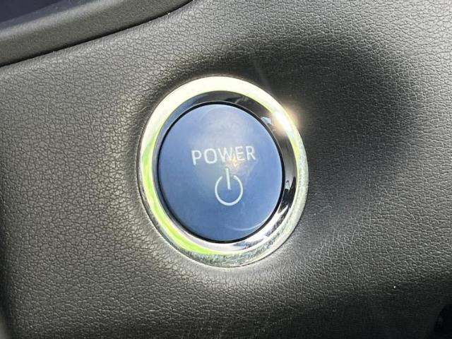 WECARSの展示場では実際に見て、触ってお車をお選びいただけます！知識の豊富な営業スタッフが様々なカーライフをご提案いたします！