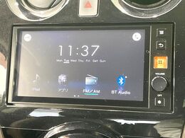 【ディスプレイオーディオ】お持ちのスマホやMP3プレイヤーとの無線接続で音楽再生が可能！コードで繋ぐわずらわしさも無く、手軽にお気に入りの音楽を楽しめます。