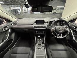 見通しの良いコックピットは普段のドライブに最適。運転しやすいお車となります。