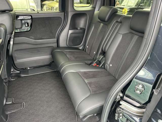 ★5年間新車保障★初度登録から5年間の新車保証が含まれています。長期間、安心してお乗り頂けます！保障費用は支払総額に含まれています！遠方のお客様は保証継承後、お近くのディーラーにて保証が受けられます！