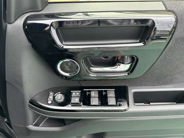 ★納車前に、専属のクリーニングスタッフが、ピッカピカにクリーニングして納車いたします！もちろん、ピッカピカの状態でお渡しするクリーニング費用も支払総額に含まれています！