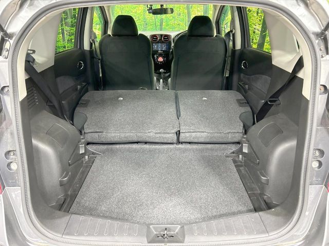 普段のお買い物や通勤、送迎等に十分な荷室スペースを確保しております。セカンドシートを倒すと、大きな荷物の積載も可能です♪