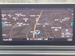 ●純正ナビ:一体感のあるナビは、高級感ある車内を演出してくれます。Bluetooth再生などオーディオ機能も充実しておりますので、運転もより楽しめます♪