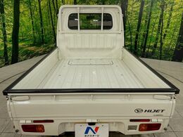 積み下ろしのしやすいデッキにはたっぷりと荷物を積み込んでいただけます。遊びから仕事まで、様々なシーンで頼れます♪