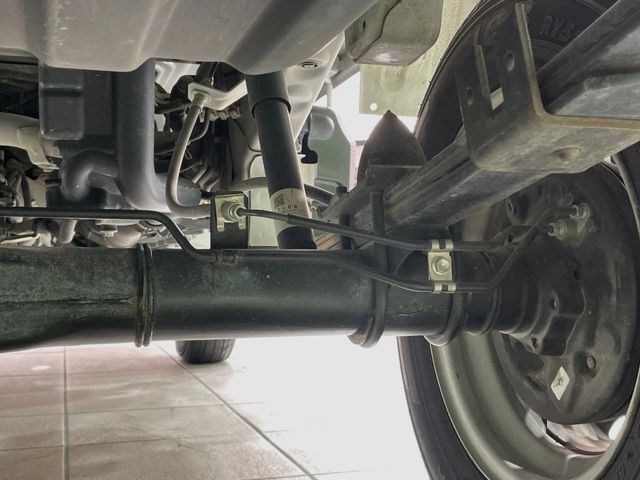 お車を安心してお乗りいただく為には、足回りの定期点検が欠かせません。サービスサポート（有償保証）では無料点検もご提供しており、安心のカーライフをお過ごしいただけるサポート体制が整っています。