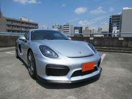 3.8リッター水平対向エンジン