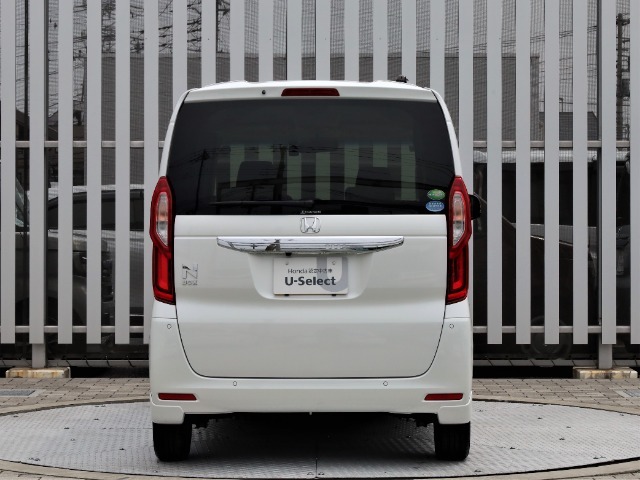 当店は、『安心して選べる中古車を。乗ってからも、安心が続く中古車を。』モットーにHONDA認定中古車を販売させていただいております。