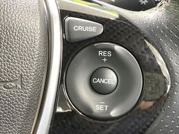 【クルーズコントロール】高速道路もラクラク走行。アクセルを離しても一定速度で走行ができ、長距離運転時の負担を軽減！加速・減速も簡単なスイッチ操作で調整できます。