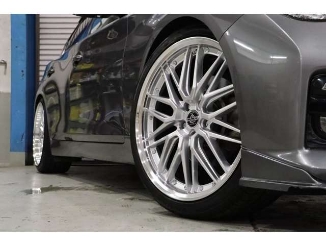 ◎足元はブリッツ製車高調でローダウン、新品限定カラーのAMEシュタイナーLMX20インチアルミホイールを装着しております！◎