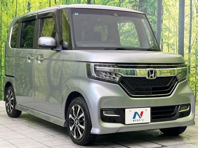 大好評のボディコーティング「弾スプラッシュコート」もご納車までに施工可能。通常のガラスコートと異なる、耐久年数6年の無機質ガラスコーティングが、ボディをキレイな状態に保ってくれます。