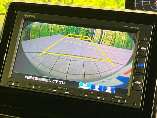 【バックカメラ】駐車時に後方がリアルタイム映像で確認できます。大型商業施設や立体駐車場での駐車時や、夜間のバック時に大活躍！運転スキルに関わらず、今や必須となった装備のひとつです！