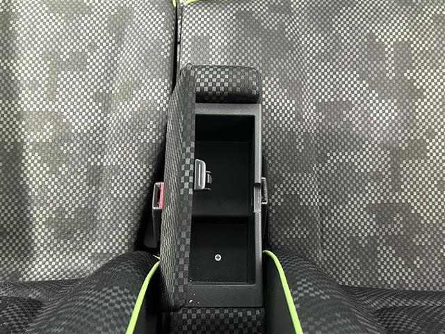 【スマートキー】鍵を挿さずにポケットに入れたまま鍵の開閉、エンジンの始動まで行えます！