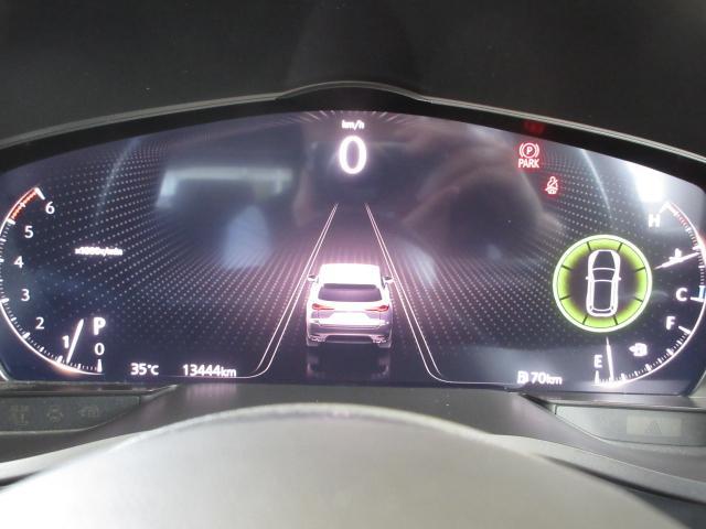 様々な情報を瞬時に切り替えて表示が可能なTFTカラーディスプレイを採用したメーターパネル。