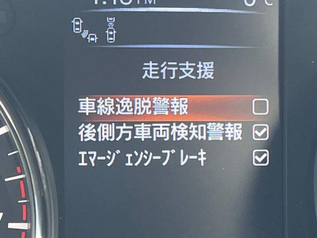 【エマージェンシーブレーキ】走行中に前方の車両等を認識し、衝突しそうな時は警報とブレーキで衝突回避と被害軽減をアシスト。より安全にドライブをお楽しみいただけます。