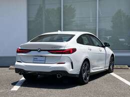 Emergency Service 365日24時間体制で、万一の故障などのトラブルに対応。応急処置のアドバイスのみならず、保証期間中は出張修理やレッカーなどの手配、さらにはお客様の代替交通手段やホテルの確保を行います。