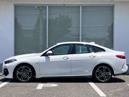 BMW Premium Selection 2年間走行距離無制限保証、安心もBMWクオリティ。BMWメカニックによる360度チェックの納車前点検。交換基準に達した部品があれば、BMW純正部品だけを使用し整備した後にお引渡しします。