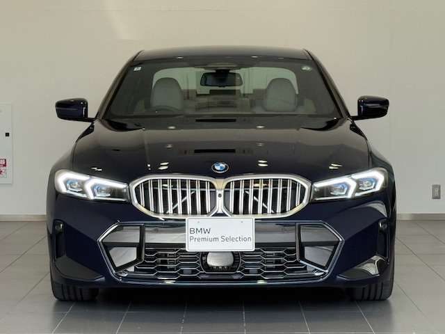 BMW代表的な特徴のキドニーグリル。BMWのすべてのモデルに採用され、BMWらしさを強調しております。