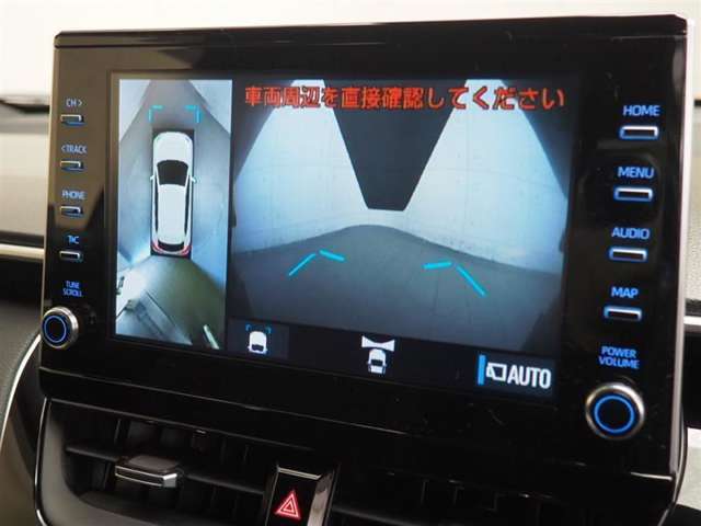 パノラミックビューモニター付きです。車両を上から見たような映像をディスプレイオーディオ画面に表示。運転席からの目視だけでは見にくい、車両周辺の状況をリアルタイムでしっかり確認できます。