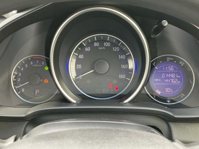 WECARSの展示場では実際に見て、触ってお車をお選びいただけます！知識の豊富な営業スタッフが様々なカーライフをご提案いたします！