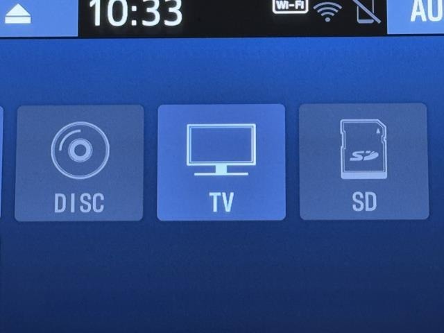TVが見れるチューナーを装備しています。　新しい車でも付いていないことで、TVが見れない事も多々あるので要チェックです。