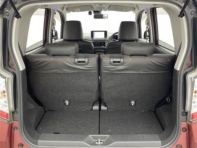 【トランク】積み込みやすくて、たっぷり積める荷室です。シートアレンジできるものは、乗車人数と荷物の量や大きさによってシートを動かすことができるので、より快適なドライブが可能です！
