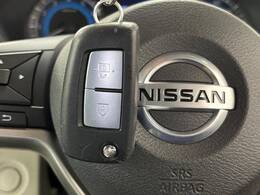 【キーレス】少し離れた場所からでもボタン一つでドアの開錠・施錠ができるのでとっても便利！ドアの鍵穴周りに傷をつけることもありません