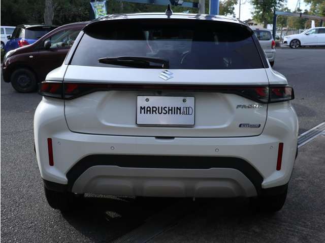 マイルドハイブリッドを搭載！アイドリングストップ発進時も違和感なくモーターで発進！！燃費もよくなります★