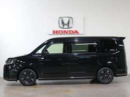 ボディカラーはクリスタルブラックパールです。