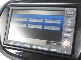 ナビゲーションはホンダ純正HDDナビを装着しております。AM、FM、CD、DVD再生、フルセグTV、音楽録音再生がご使用いただけます。初めて訪れた場所でも安心ですね！