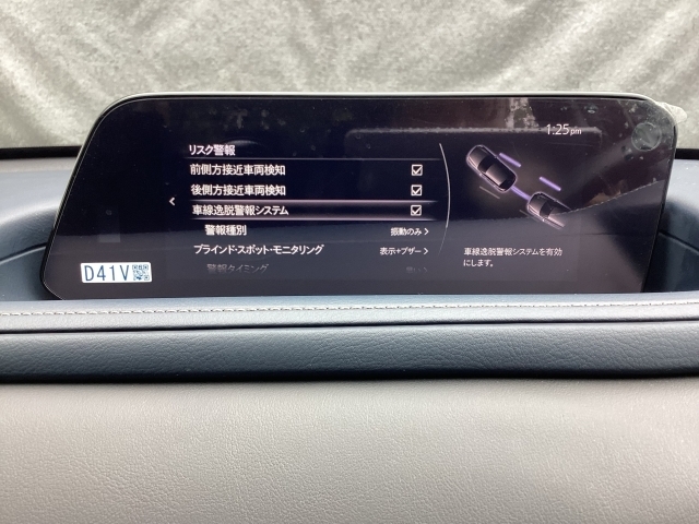 側方・後方からの車両接近を知らせるBSMブラインド・スポット・モニタリングを装備。走行中や駐車場からバックで出る時の側方・後方の安全確認をサポートします。