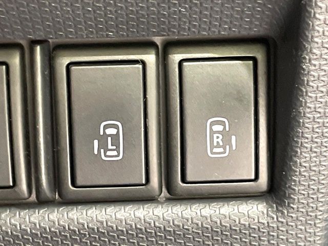 【両側パワースライドドア】スマートキーや運転席のスイッチで後席両側スライドドアの開閉が可能♪電動だから力を入れてドアを開ける必要が無く、小さなお子様でも簡単に開け閉めでき快適です♪