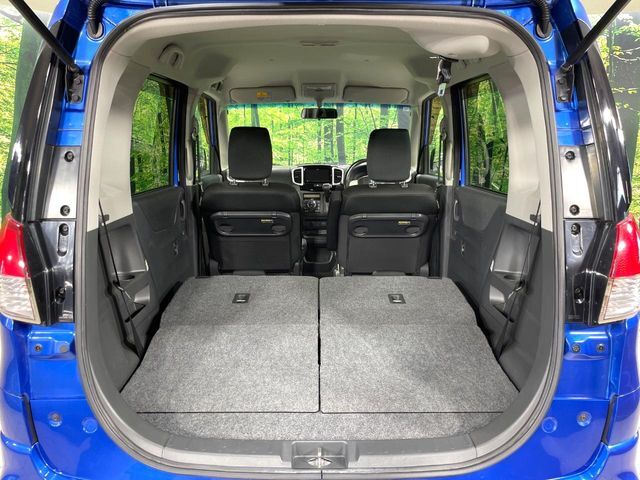 普段のお買い物や通勤、送迎等に十分な荷室スペースを確保しております。セカンドシートを倒すと、大きな荷物の積載も可能です♪