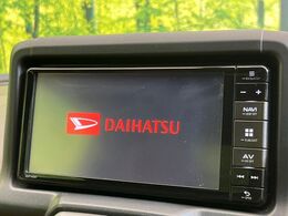 【純正ナビ】人気の純正ナビを装備。オーディオ機能も充実しており、Bluetooth接続すればお持ちのスマホやMP3プレイヤーの音楽を再生可能！毎日の運転がさらに楽しくなります！！