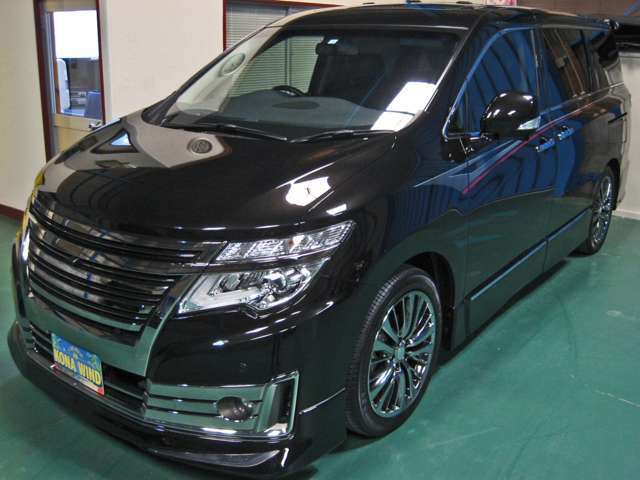 【ハイパフォーマンススペック仕様】●専用19インチ光輝アルミホイール（ダーク調）●専用チューンドサスペンション（ローダウン）●専用VDC（ビークルダイナミクスコントロール）＋ブレーキLSD