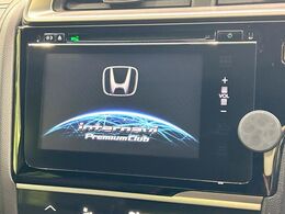 【メーカー純正ナビ】インテリアに溶け込むスタイリッシュな「専用設計」メーカーナビを装備♪視認性や操作性など基本性能にも優れ、より上質なカーライフをお楽しみいただけます。