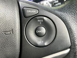 【クルーズコントロール】高速道路もラクラク走行。アクセルを離しても一定速度で走行ができ、長距離運転時の負担を軽減！加速・減速も簡単なスイッチ操作で調整できます。