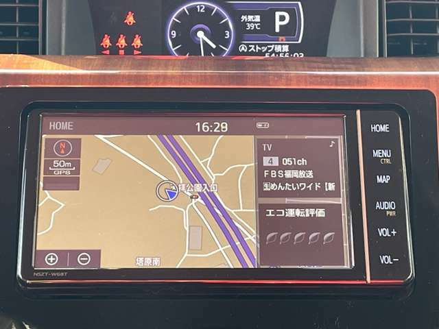 【カーナビ】純正ナビが付いています。画面上の地図が見やすいのが特徴です。また、ナビやオーディオの操作が簡単で覚えやすいのもポイントです。