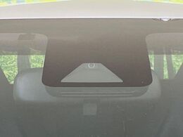 【トヨタセーフティセンス】走行中に前方の車両等を認識し、衝突しそうな時は警報とブレーキで衝突回避と被害軽減をアシスト。より安全にドライブをお楽しみいただけます。