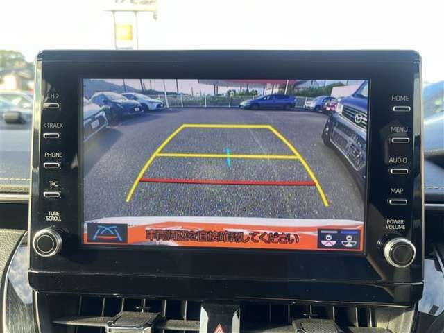 バックカメラが付いているので後方確認が非常にしやすいです。今や運転初心者も熟練者も必須装備！ついていて損はないですね♪