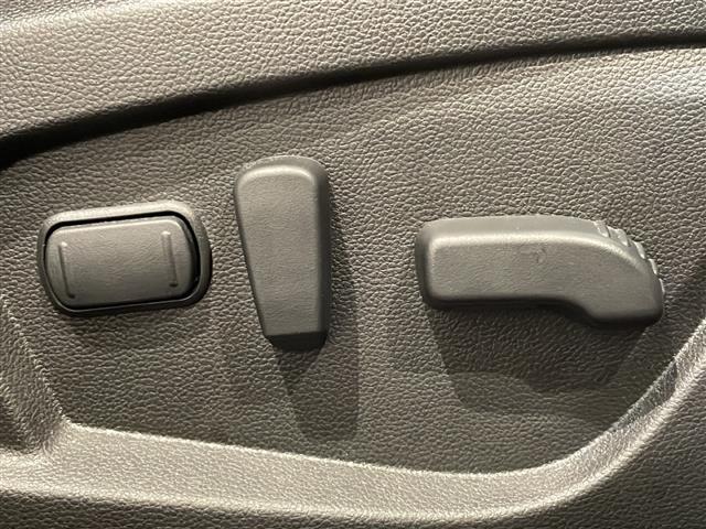 【運転席】メンテナンスパックはご購入時だけのお得な点検・整備パック(有償)。点検コースと車検コースがございます。詳しくは店舗コーディネーターまでお問い合わせ下さい。