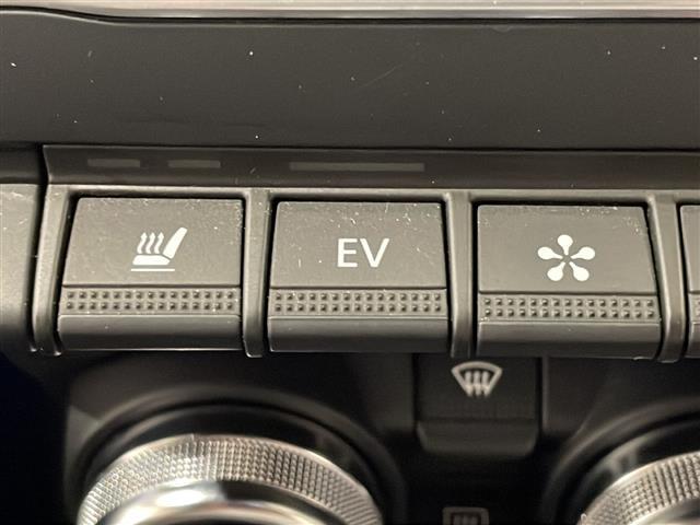 LIBERALAは、輸入車選びの新たなスタイルを提案するインポート・セレクト・ブランドです。オーナー様となる方がクルマから直接感じる感性を第一にした、最良の一台との出会いをコーディネートいたします。