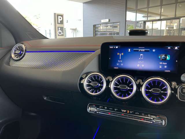 総在庫で600台ほどの取り扱いがございます。弊社デモカー使用の車両やメーカー使用の車両などもご紹介ができます。