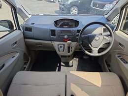 運転しやすいインパネ周りです。見やすいレイアウトで快適なドライブをサポート☆