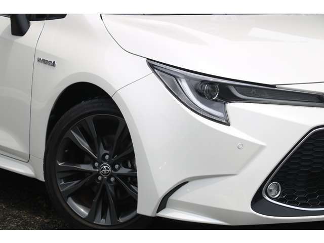 1.8Lエンジン＋ハイブリッドシステムを搭載し、トランスミッションは電気式無段変速機を組み合わせた「ハイブリッド ダブルバイビー」。
